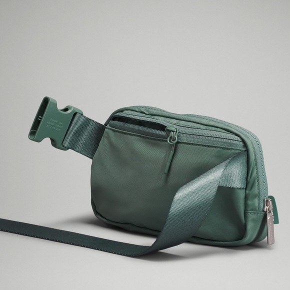 NWT Lululemon everywhere belt bag 1 L Tidewater Teal - Picture 2 of 9